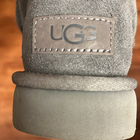 UGG Boots - Picture 4 of 9